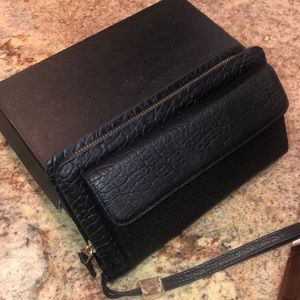 NWOT 💯 real leather apple/android charging wallet